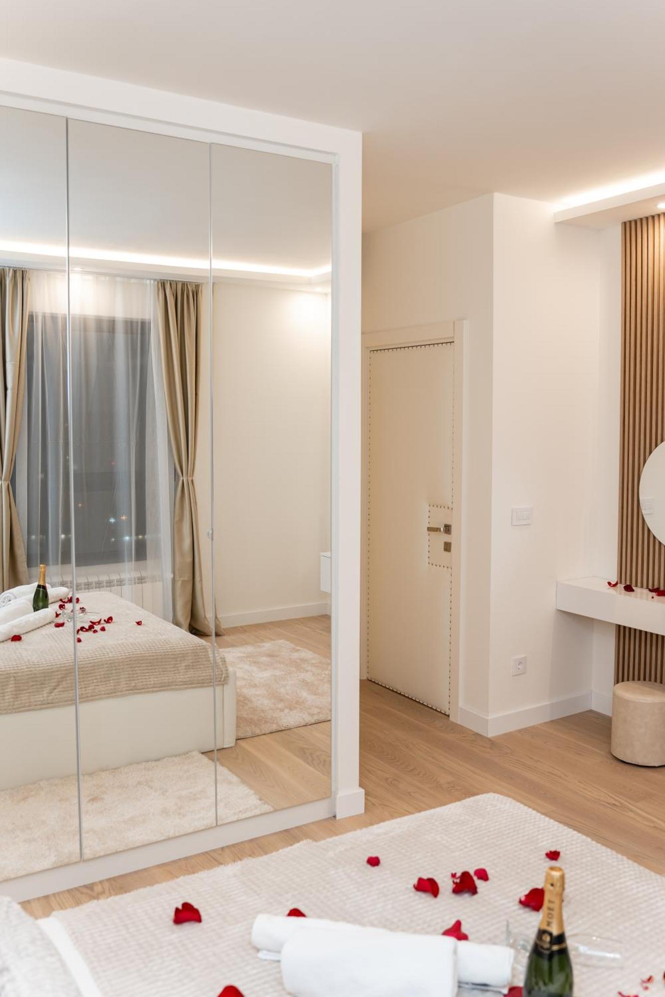 Ferienwohnung Sinfonia Lux Belgrad Exterior foto