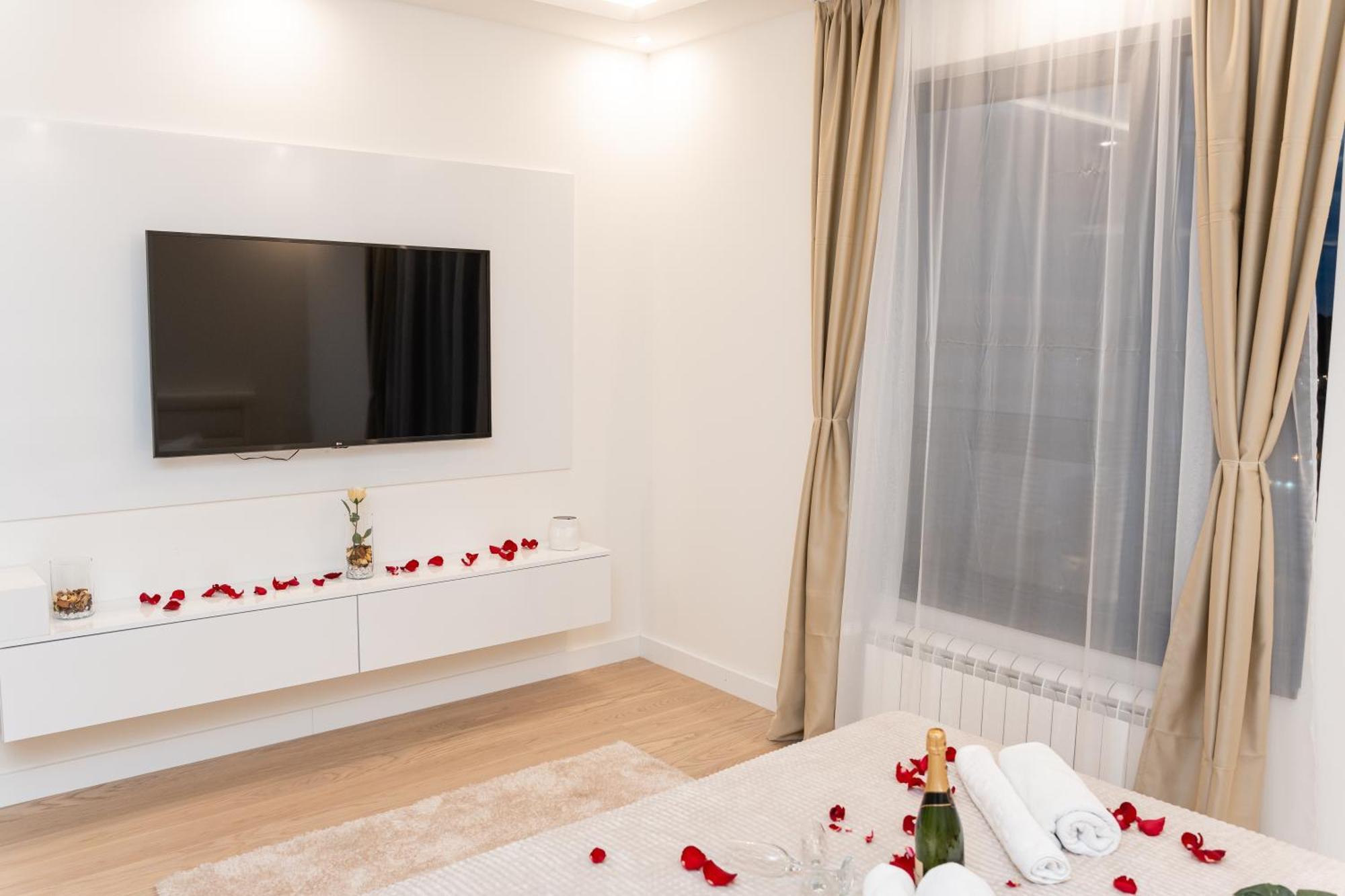 Ferienwohnung Sinfonia Lux Belgrad Exterior foto
